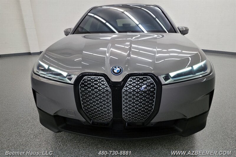 Used 2024 BMW iX xDrive50 w/ Premium Package AWD/4WD image 4