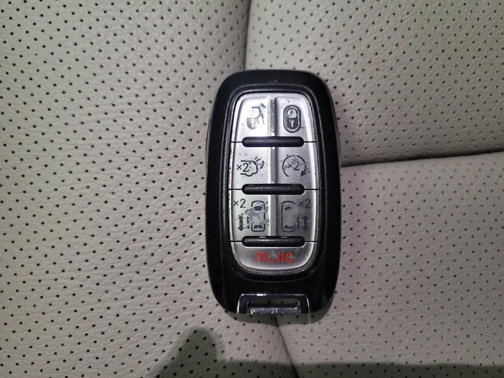 Used 2017 Chrysler Pacifica Limited w/ UConnect Theater Package FWD image 32