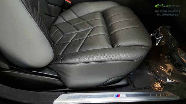 Used 2025 BMW i7 xDrive60 w/ Executive Package RWD image 37