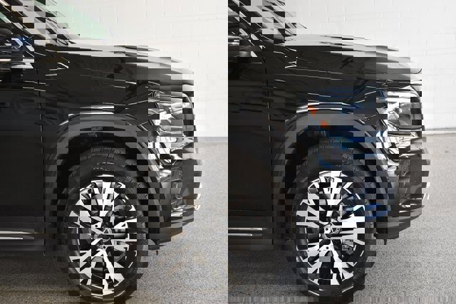 New 2025 Mercedes-Benz GLB 250 4MATIC image 13