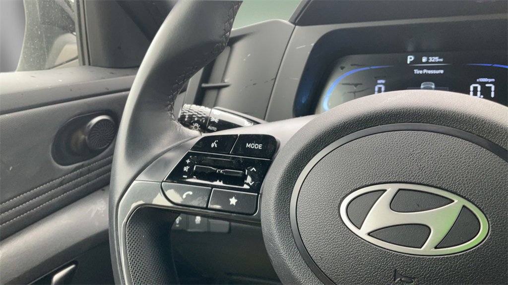 Certified 2025 Hyundai Elantra Sport image 26