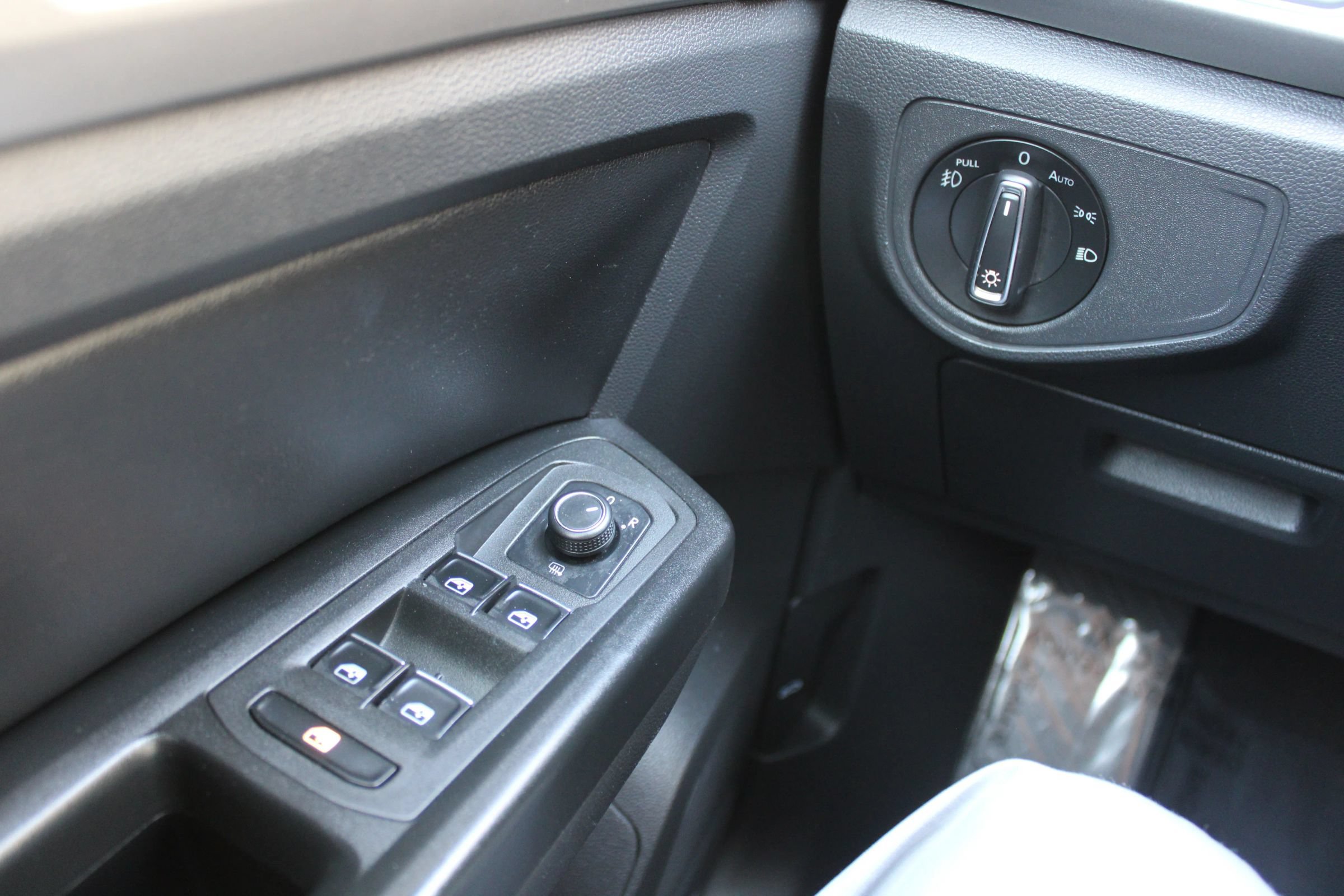 Used 2018 Volkswagen Atlas SE FWD image 23