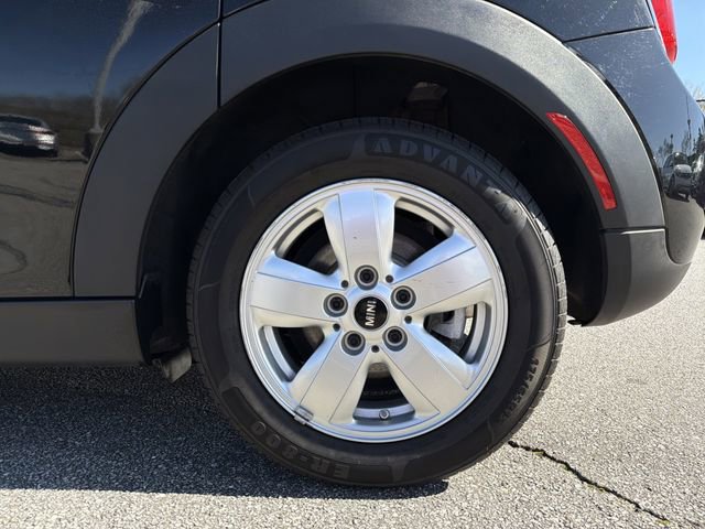 Used 2017 MINI Cooper 4-Door Hardtop image 19