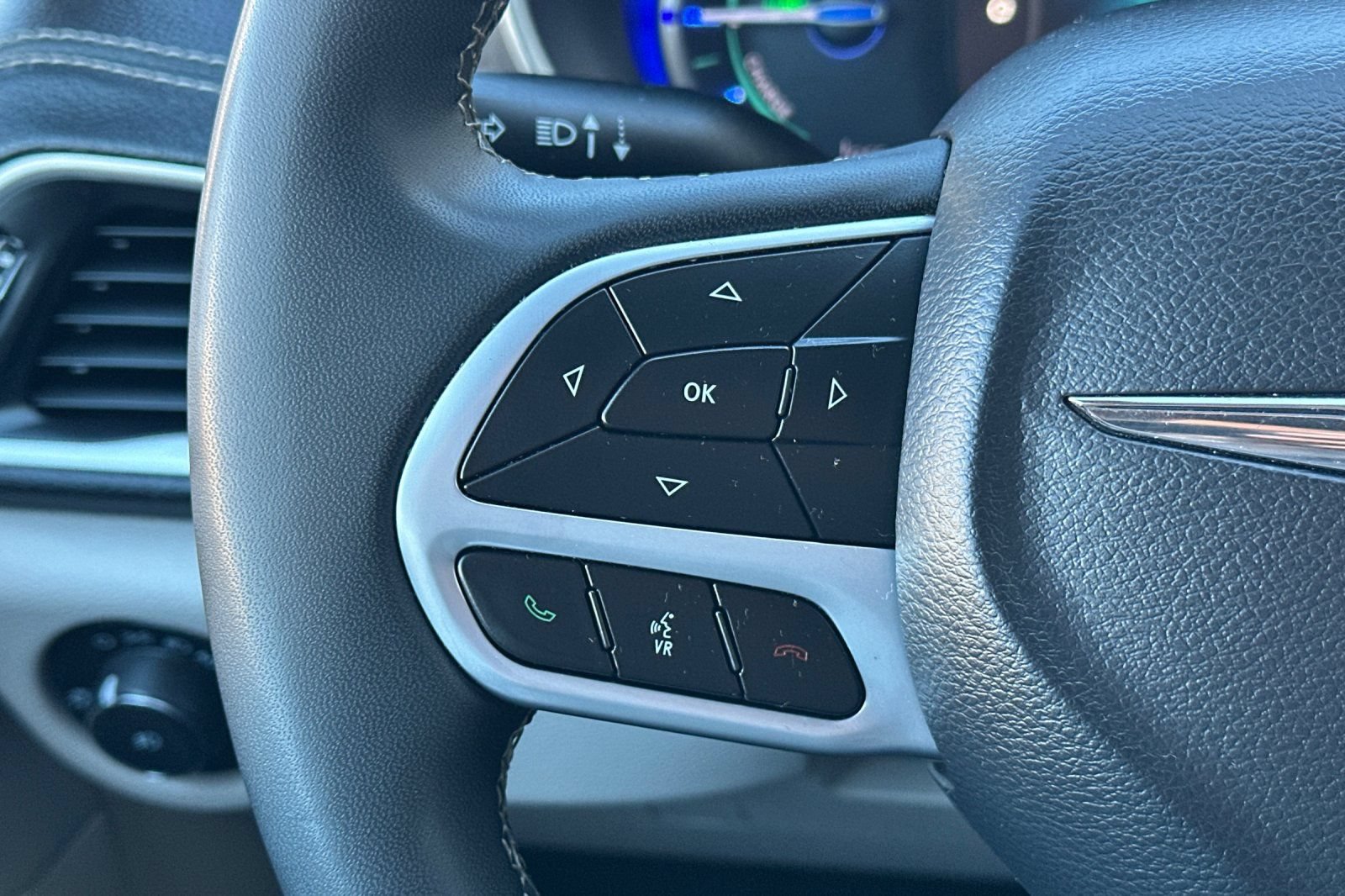 Used 2024 Chrysler Pacifica Limited FWD image 30