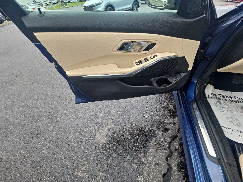 Used 2022 BMW 330i xDrive Sedan AWD/4WD image 13