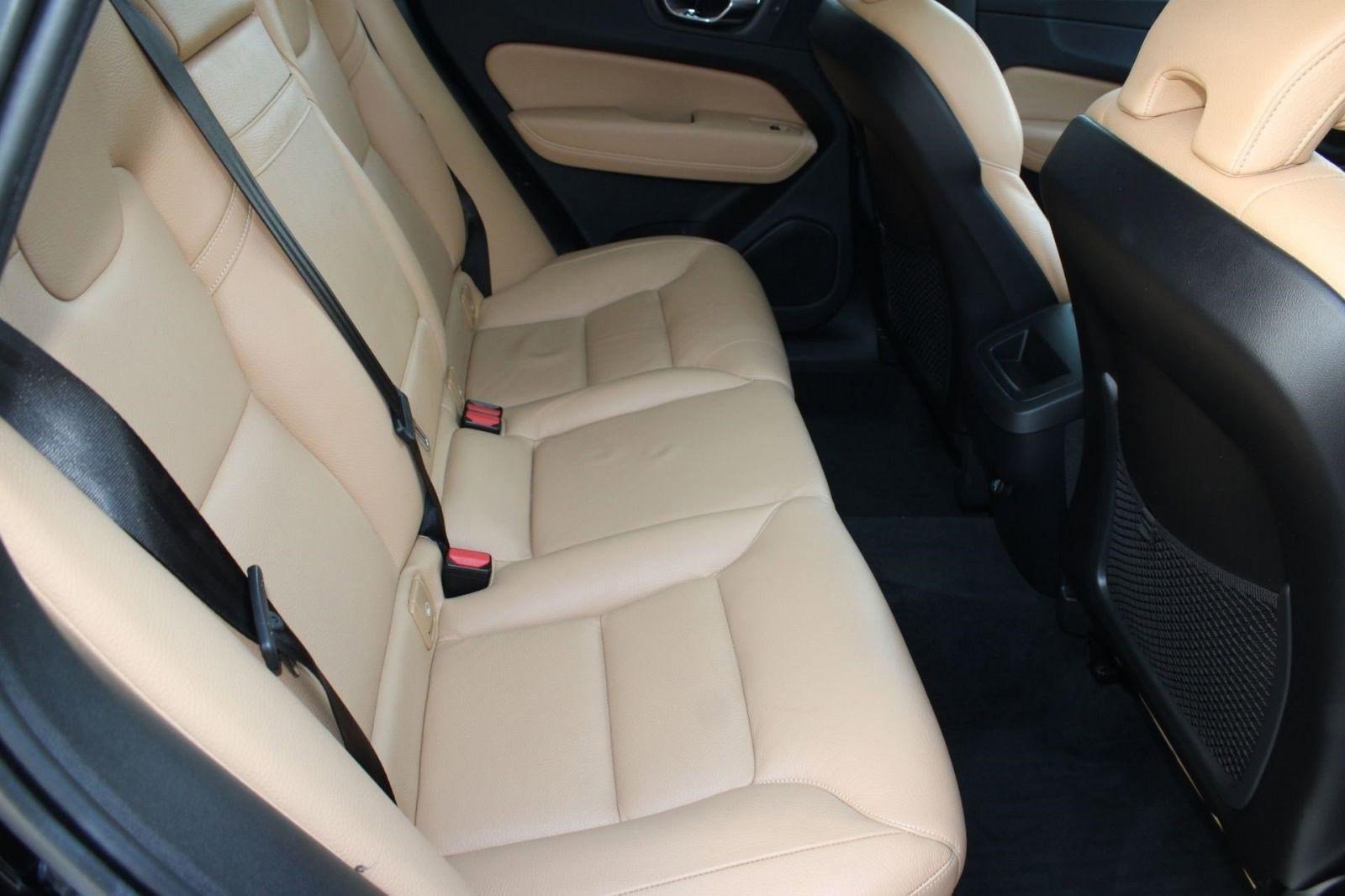 Used 2020 Volvo XC60 T5 Momentum w/ Protection Package Premier image 31