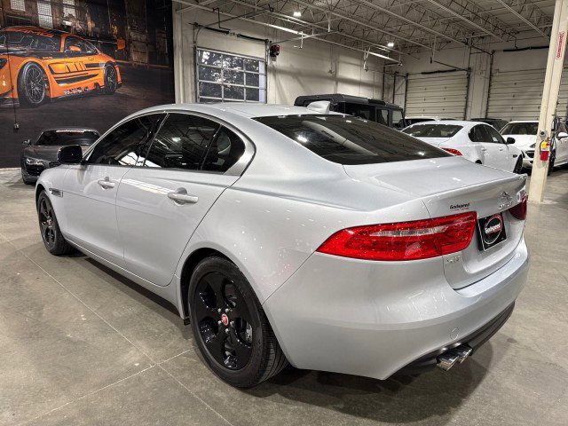 Used 2017 Jaguar XE Premium image 3