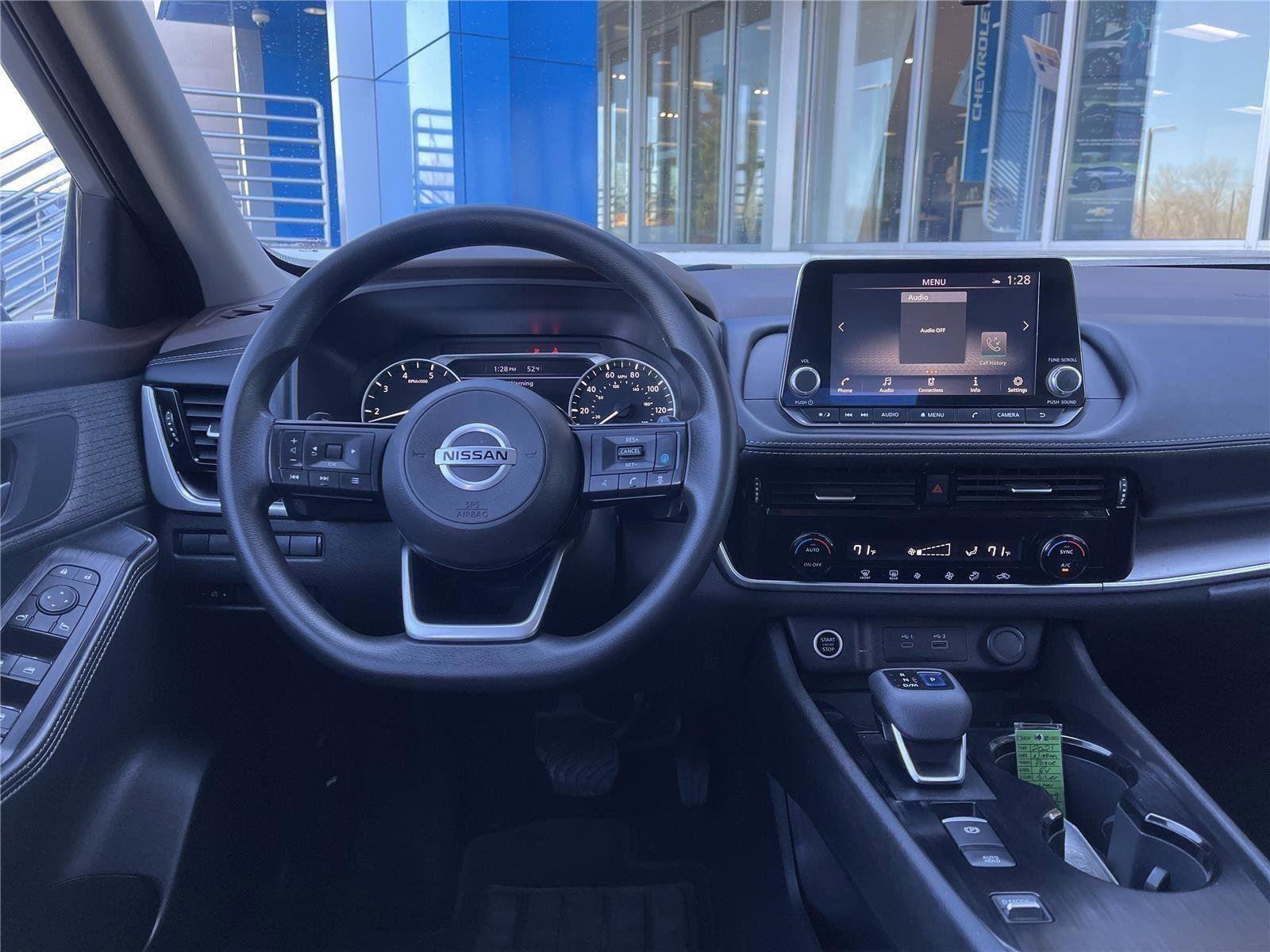 Used 2021 Nissan Rogue SV image 16