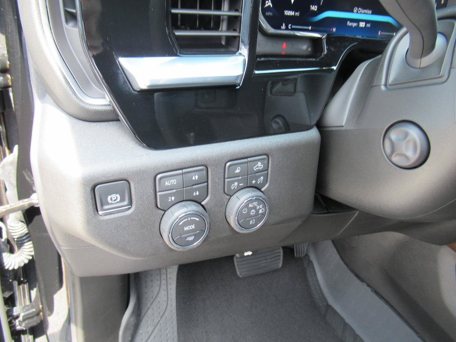 Used 2026 Chevrolet Silverado 1500 High Country w/ High Country Premium Package AWD/4WD image 20