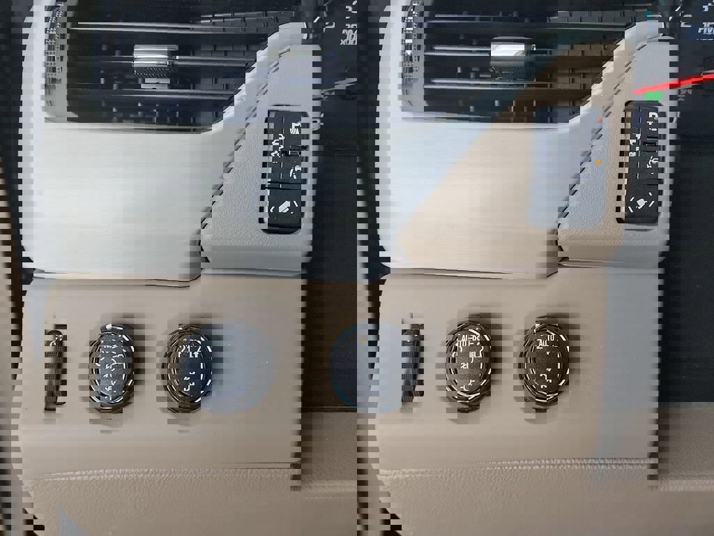 Used 2017 GMC Yukon SLT w/ Open Road Package image 18