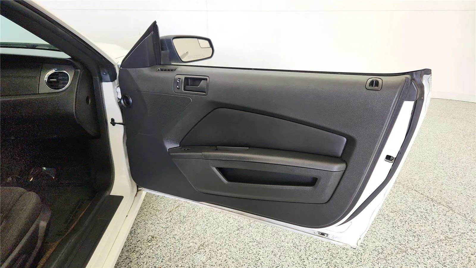 Used 2013 Ford Mustang Convertible RWD image 34