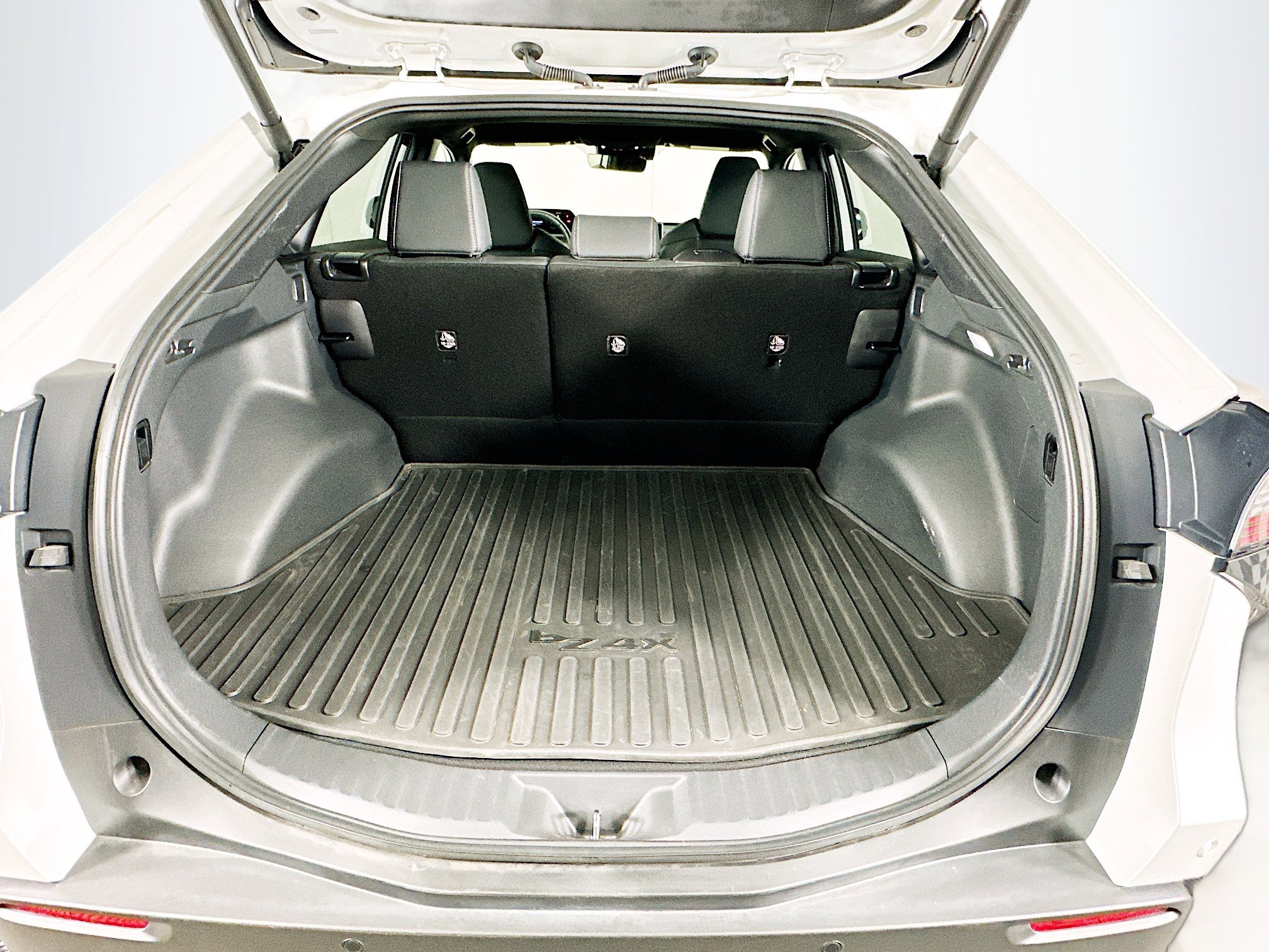 Used 2024 Toyota bZ4X XLE w/ Weather Package image 28