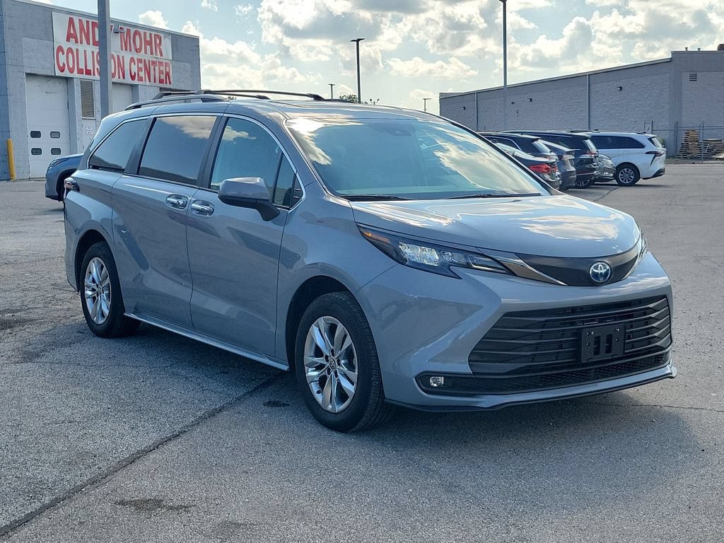 Used 2023 Toyota Sienna XLE Woodland Edition AWD/4WD image 5