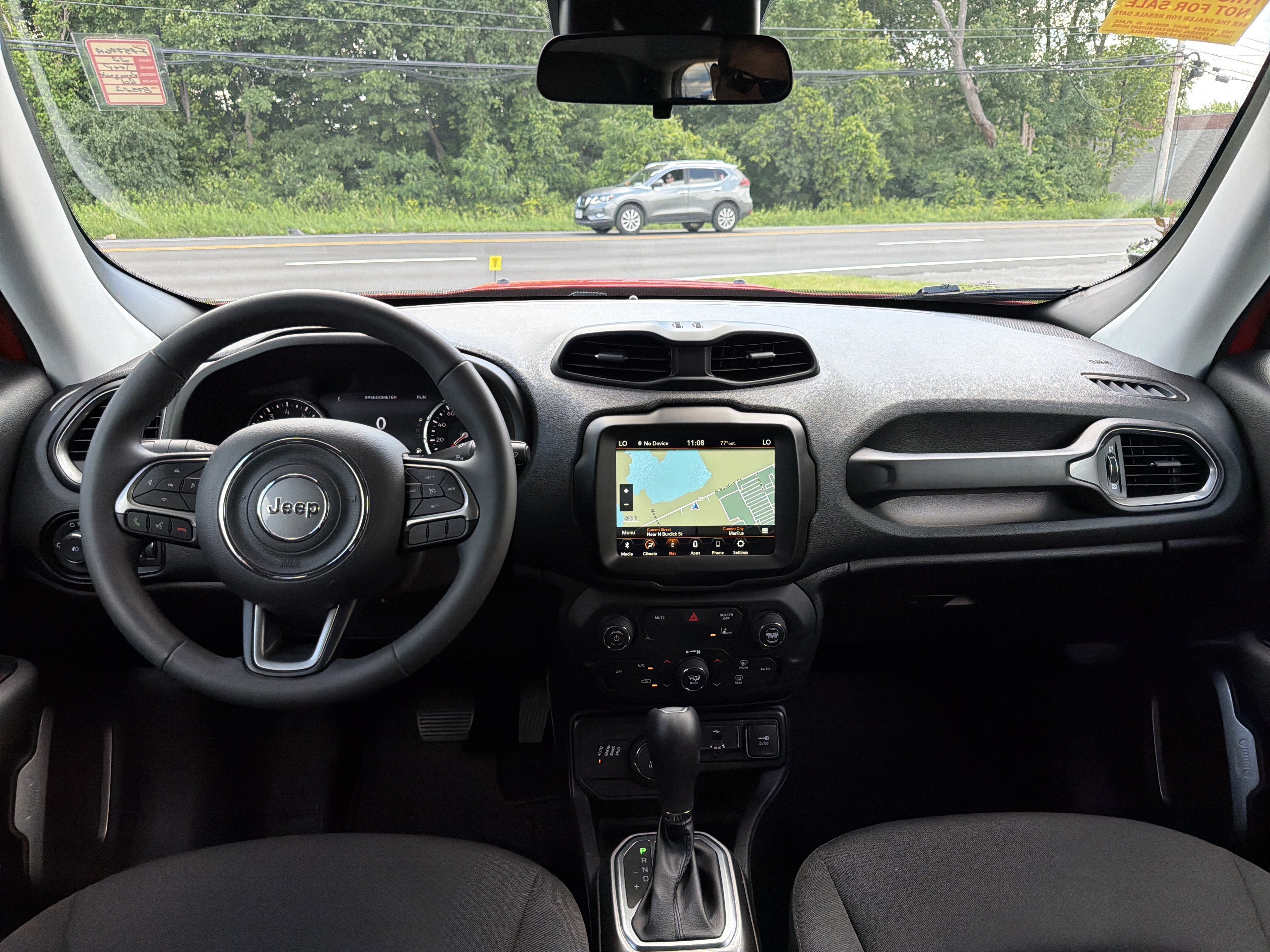 Used 2022 Jeep Renegade Latitude AWD/4WD image 9