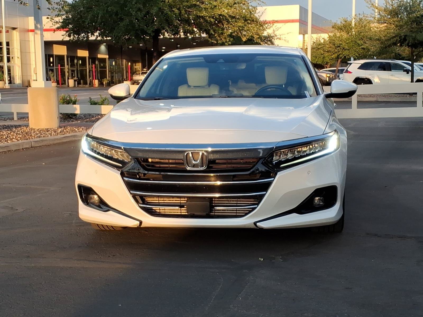 Used 2022 Honda Accord Touring image 2