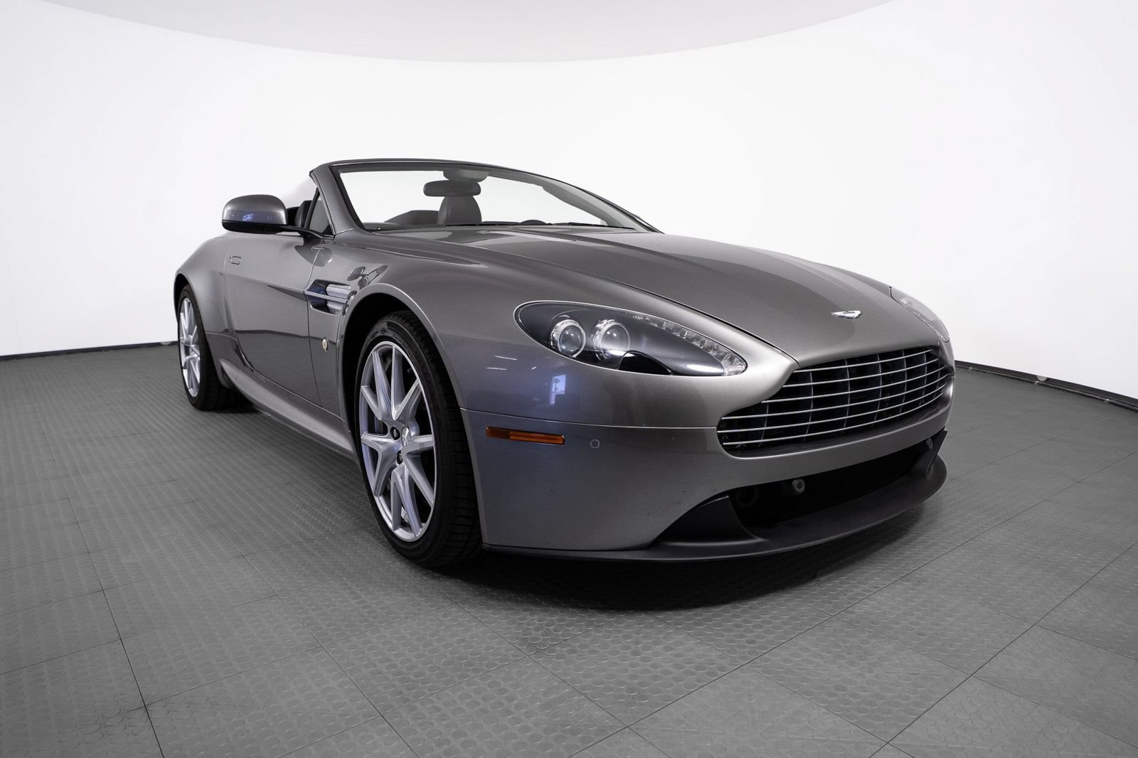 Used 2012 Aston Martin V8 Vantage Roadster RWD image 7