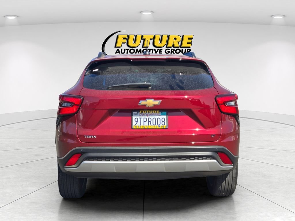 Used 2025 Chevrolet Trax LT w/ Driver Confidence Package FWD image 5