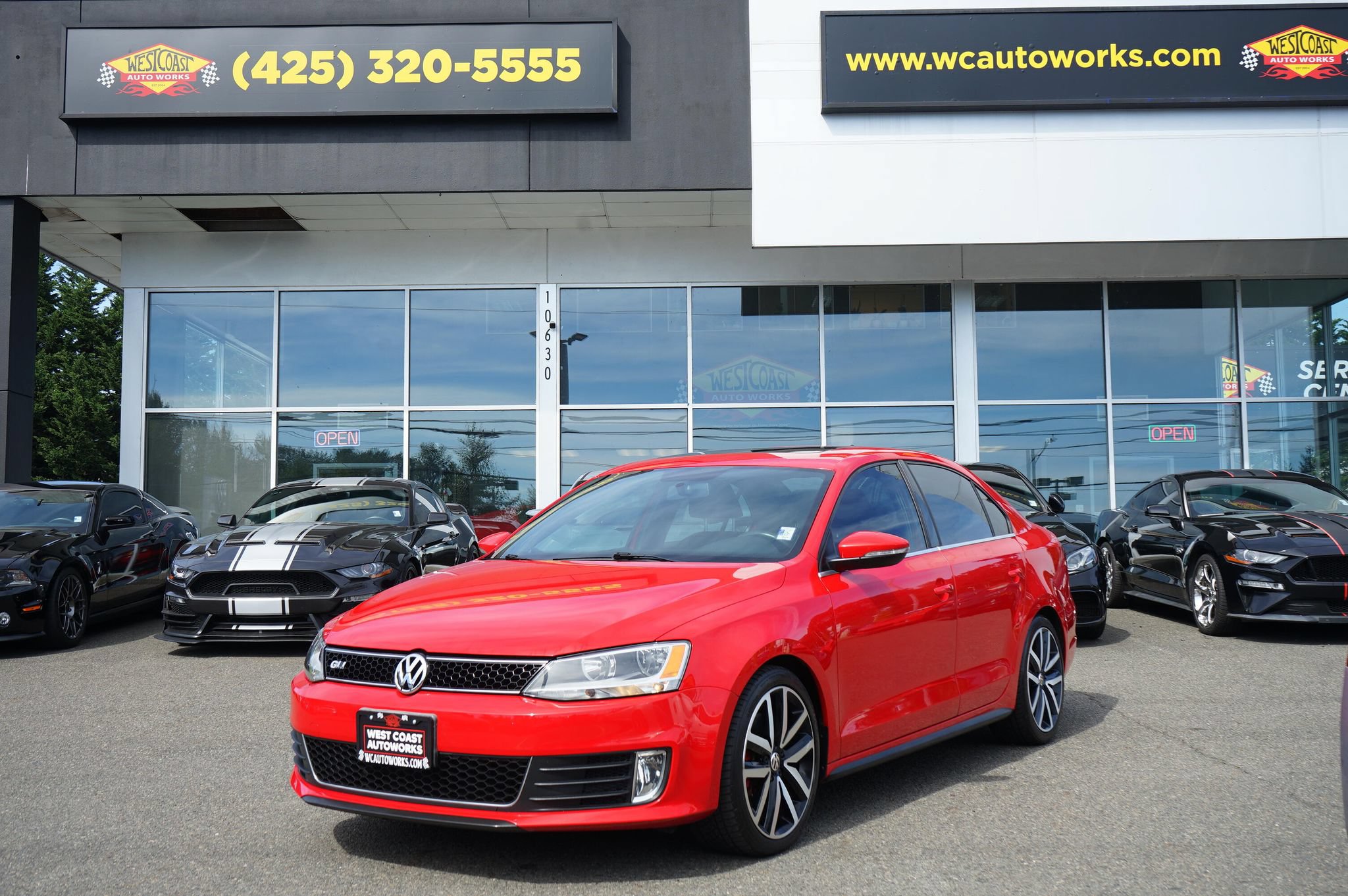 Used 2012 Volkswagen Jetta GLI FWD image 1