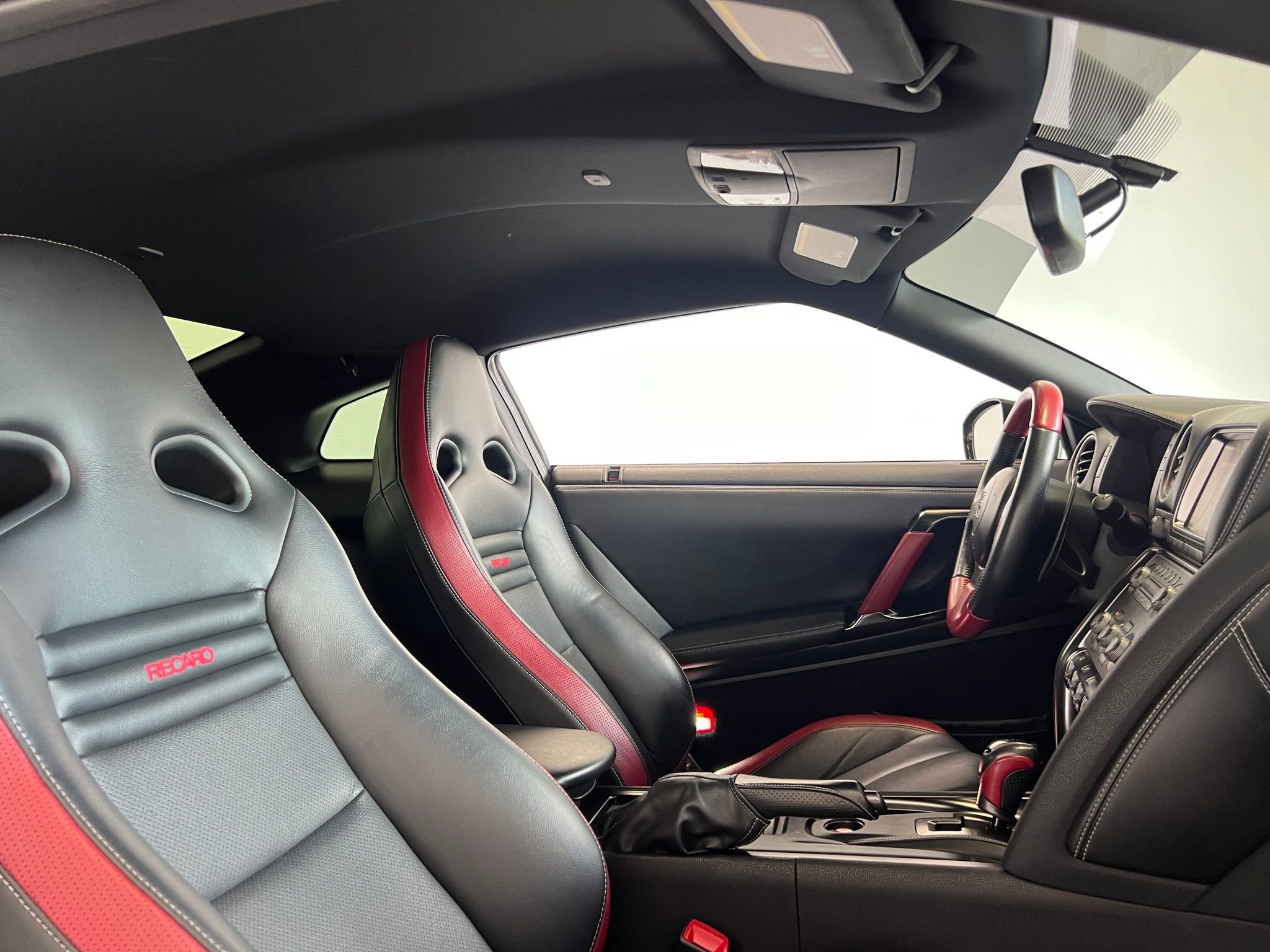 Used 2015 Nissan GT-R Black Edition image 19