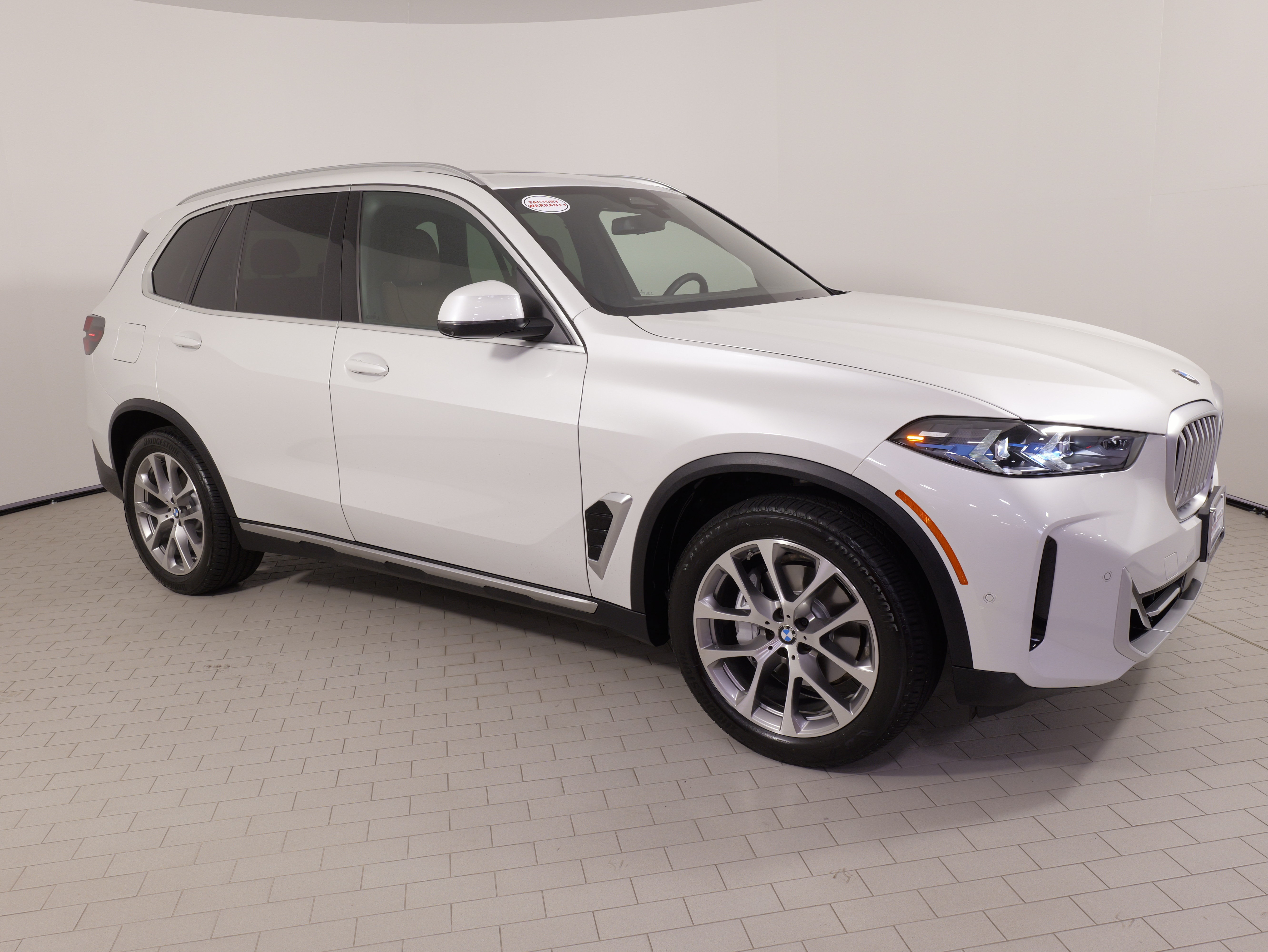 Used 2025 BMW X5 xDrive40i w/ Parking Assistance Package AWD/4WD image 8