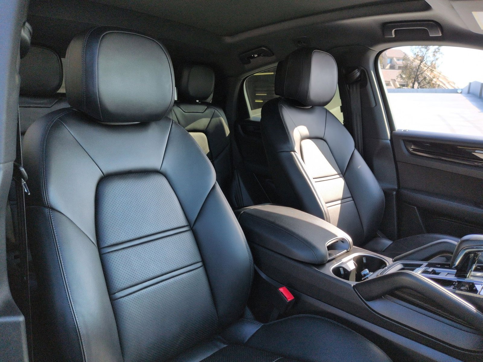 Certified 2023 Porsche Cayenne Platinum Edition w/ Premium Package image 23