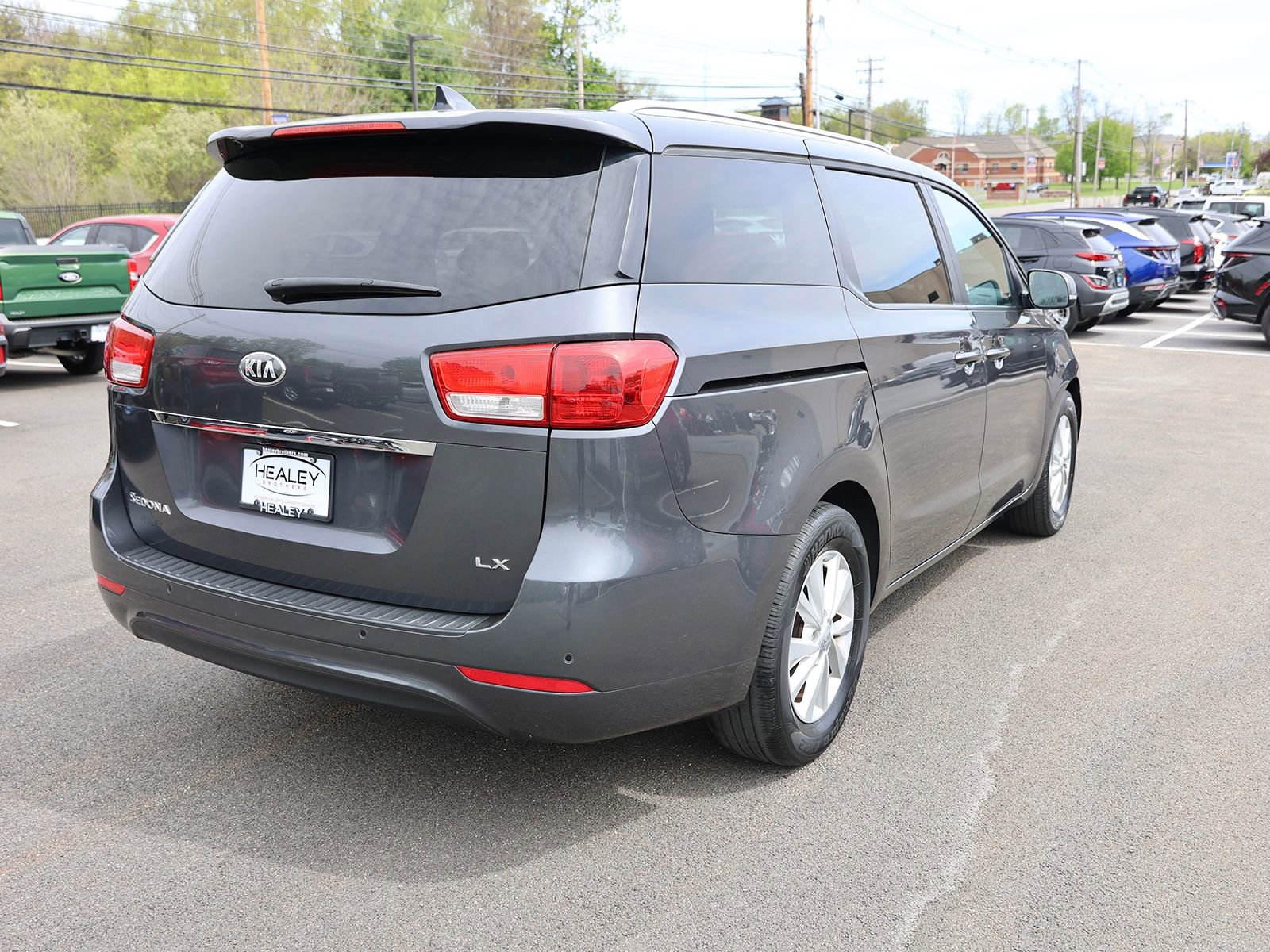 Used 2016 Kia Sedona LX w/ Option Group 020 FWD image 7