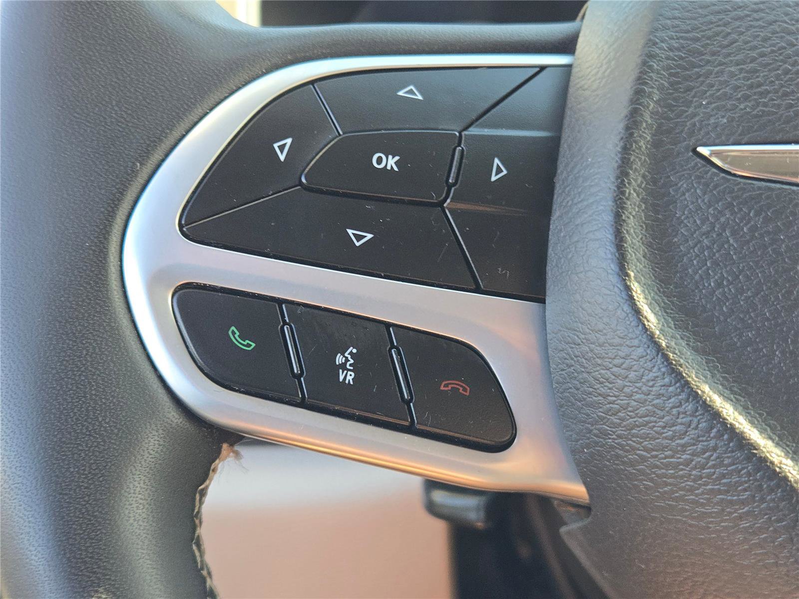 Used 2023 Chrysler Pacifica Touring-L image 31