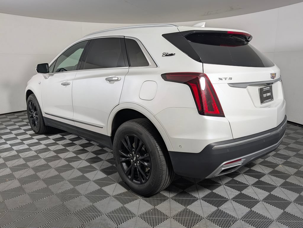 Used 2022 Cadillac XT5 Premium Luxury w/ Technology Package FWD image 3