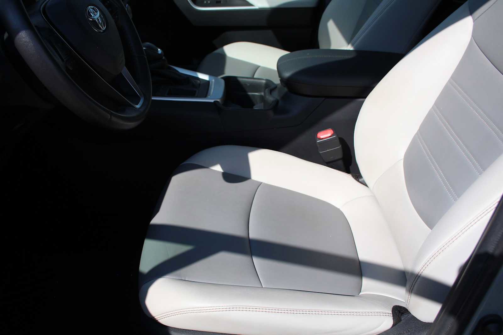 Used 2021 Toyota RAV4 XLE Premium FWD image 27