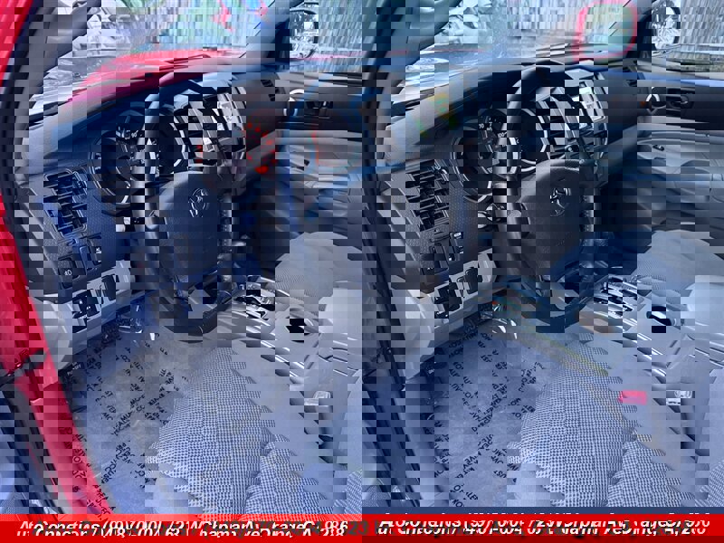 Used 2005 Toyota Tacoma PreRunner image 13