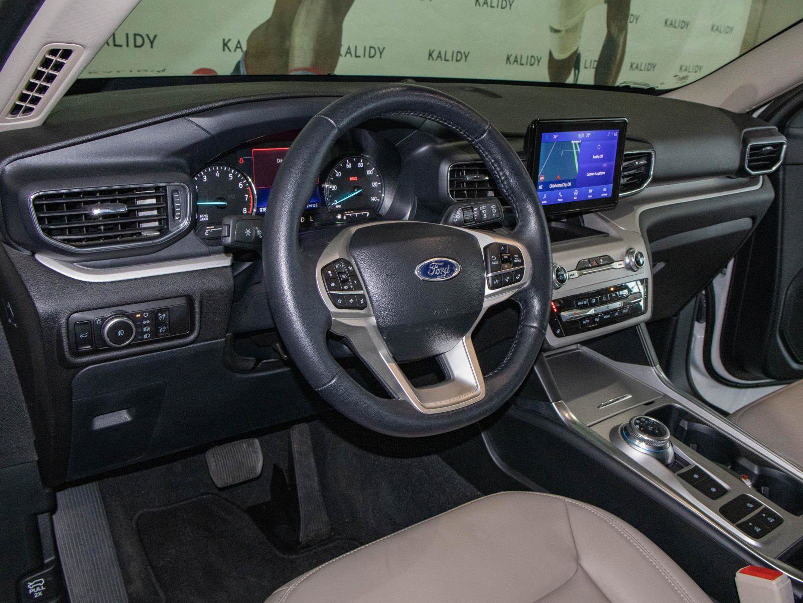 Used 2023 Ford Explorer XLT w/ Equipment Group 202A image 6