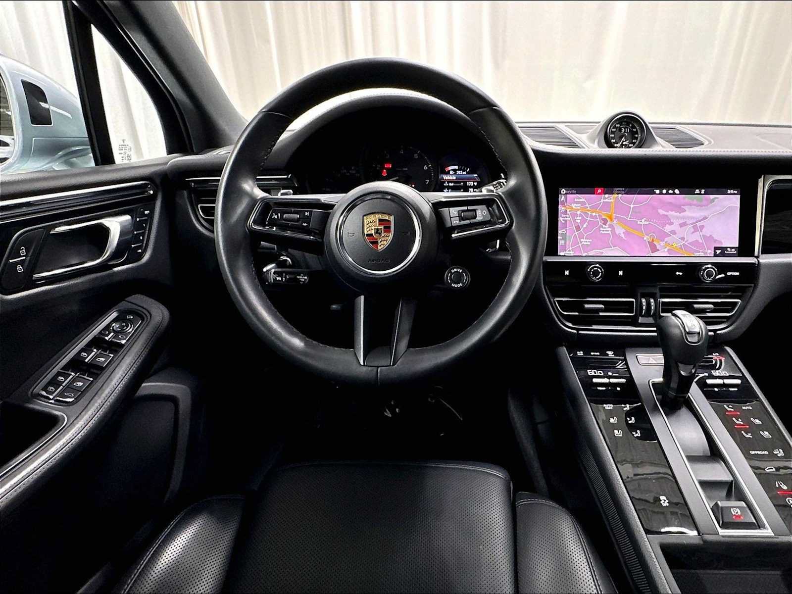 Used 2026 Porsche Macan AWD/4WD image 16