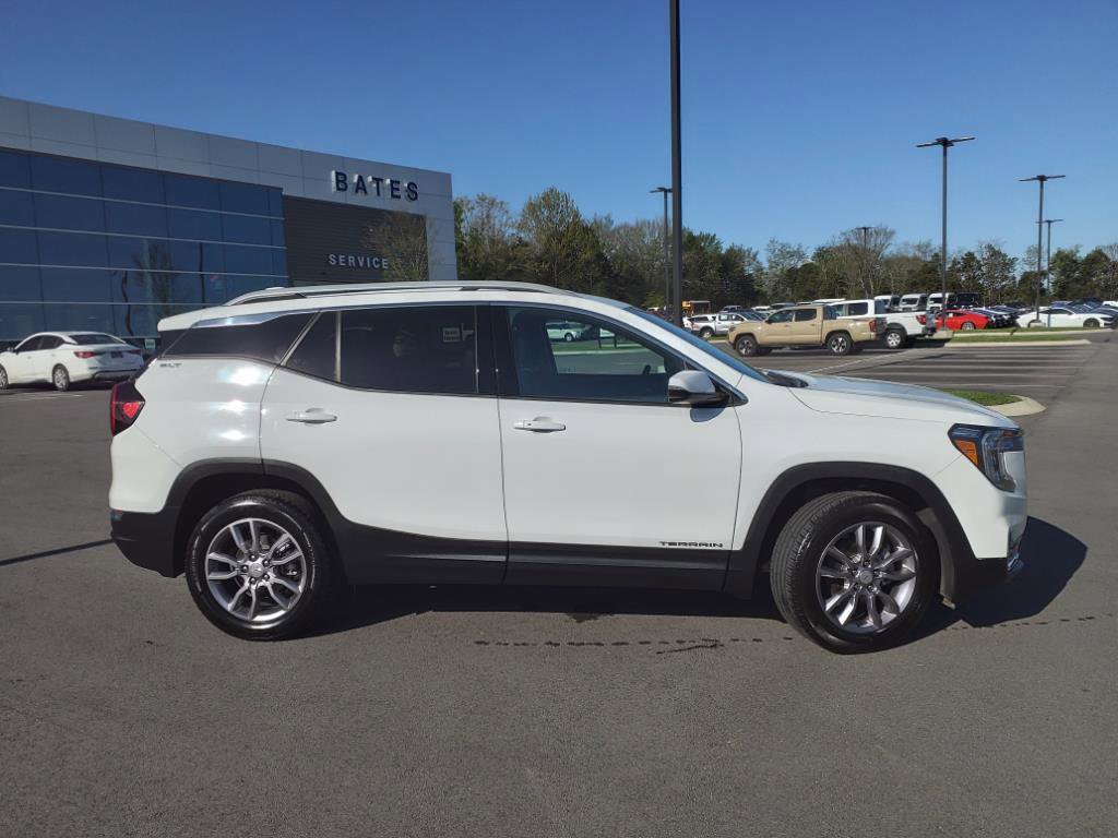 Used 2023 GMC Terrain SLT image 2