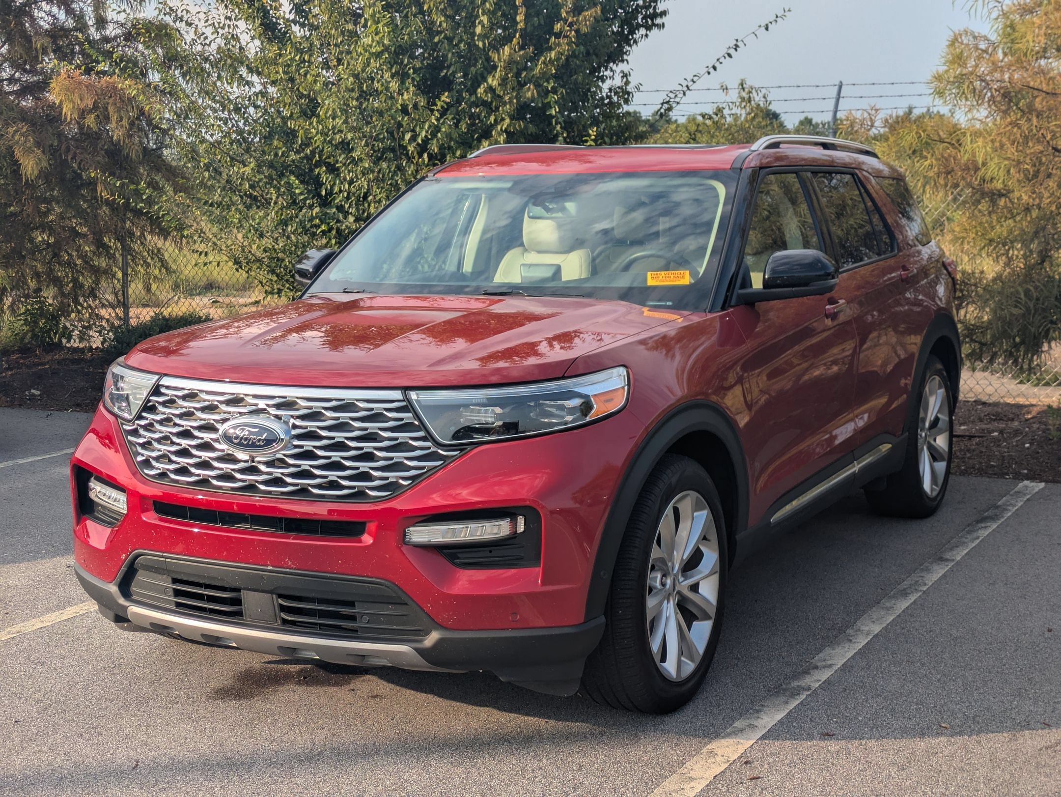 Used 2022 Ford Explorer Platinum w/ Equipment Group 601A RWD image 2