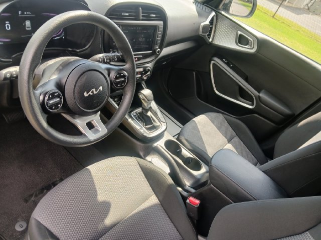Certified 2025 Kia Soul LX w/ LX Technology Package FWD image 33
