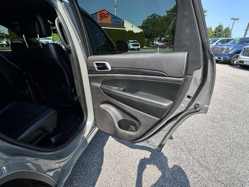 Used 2020 Jeep Grand Cherokee Altitude AWD/4WD image 19