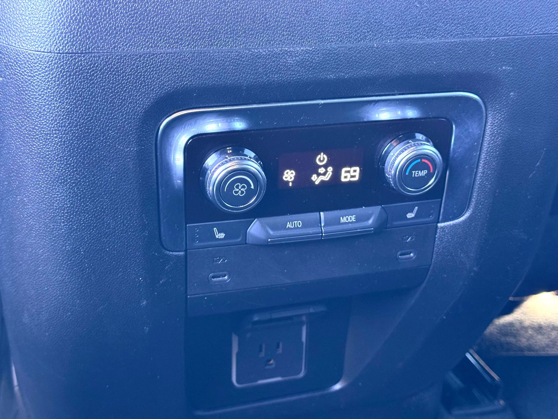 Used 2025 GMC Yukon Denali image 22