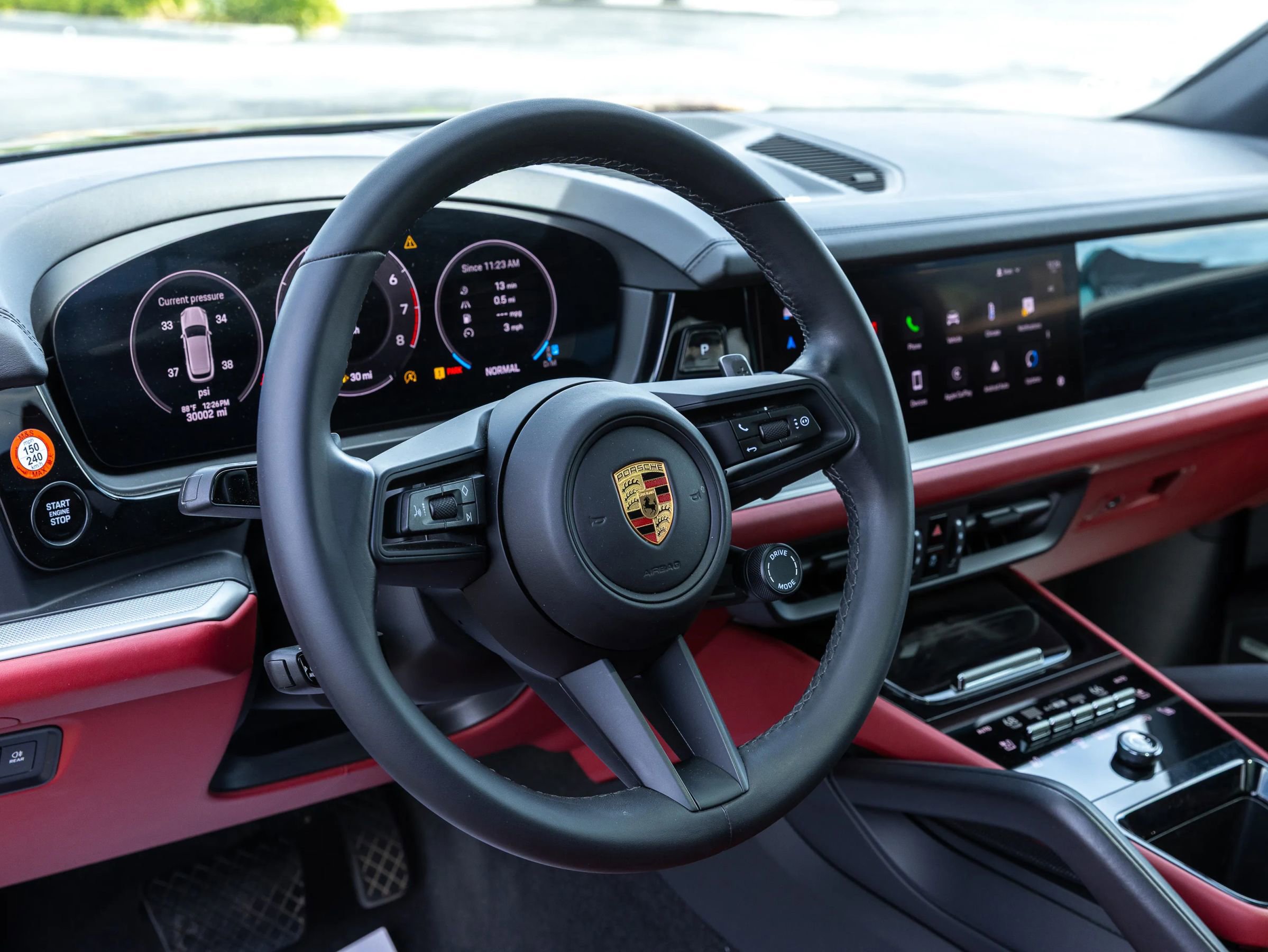 Used 2024 Porsche Cayenne image 27