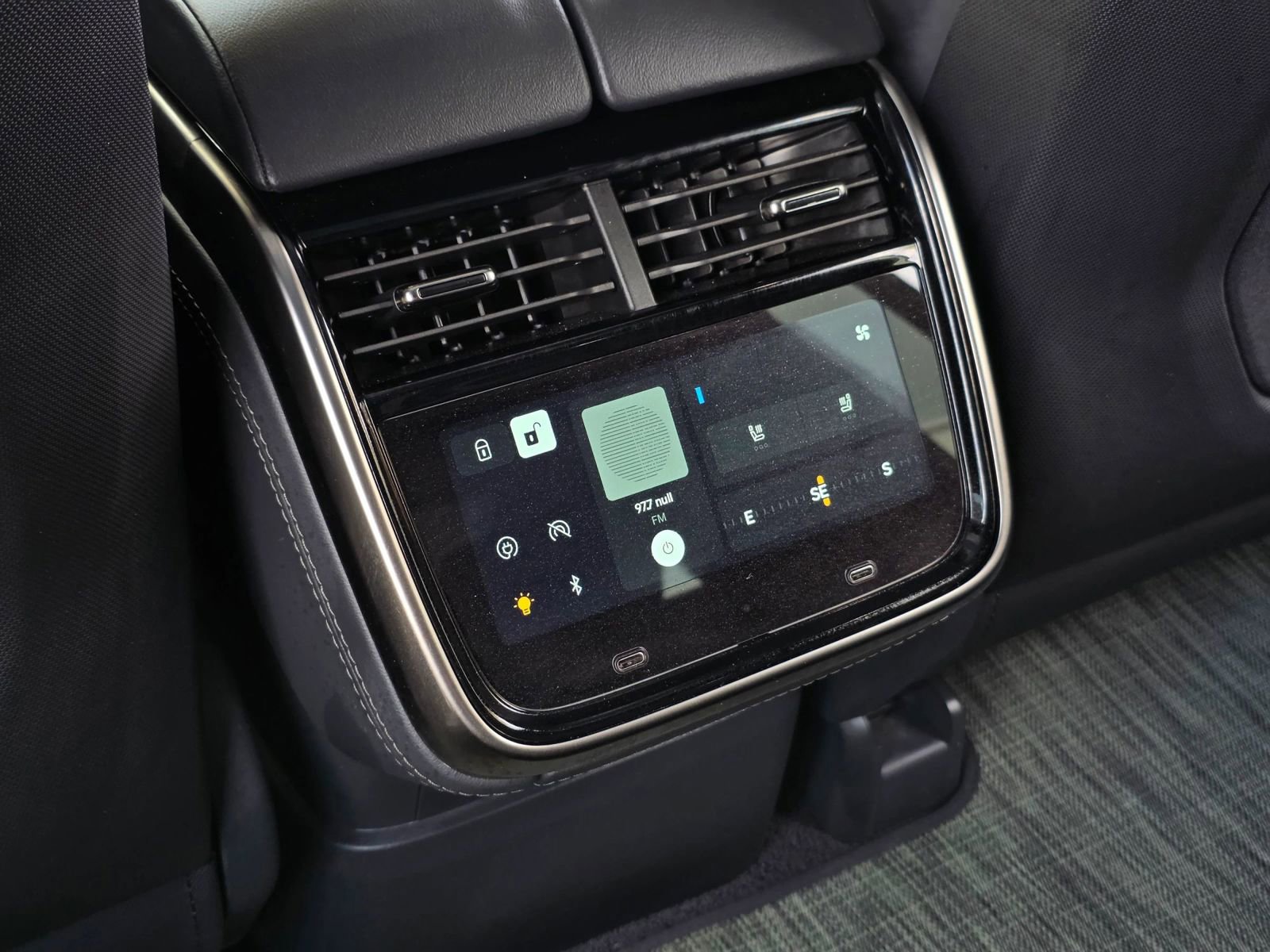 Used 2022 Rivian R1S Launch Edition image 38