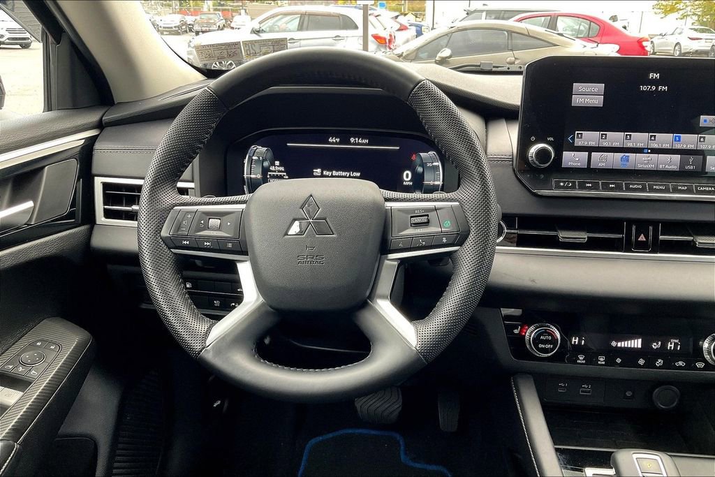 Used 2023 Mitsubishi Outlander SE image 5