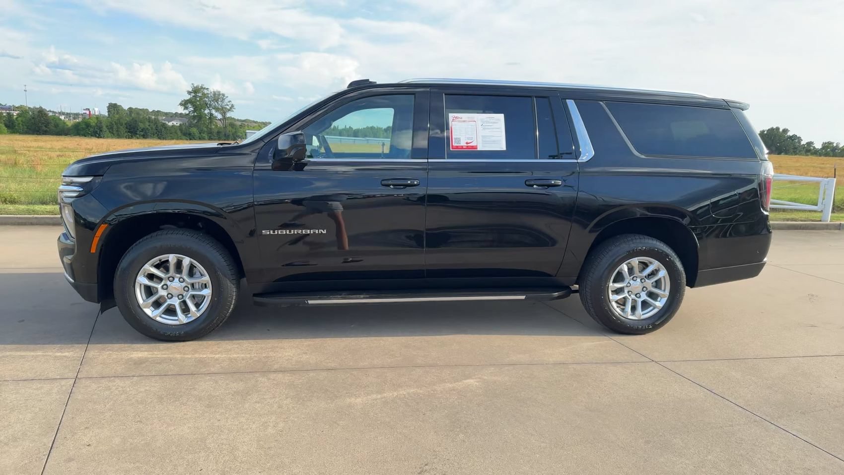 Used 2025 Chevrolet Suburban LT AWD/4WD image 6