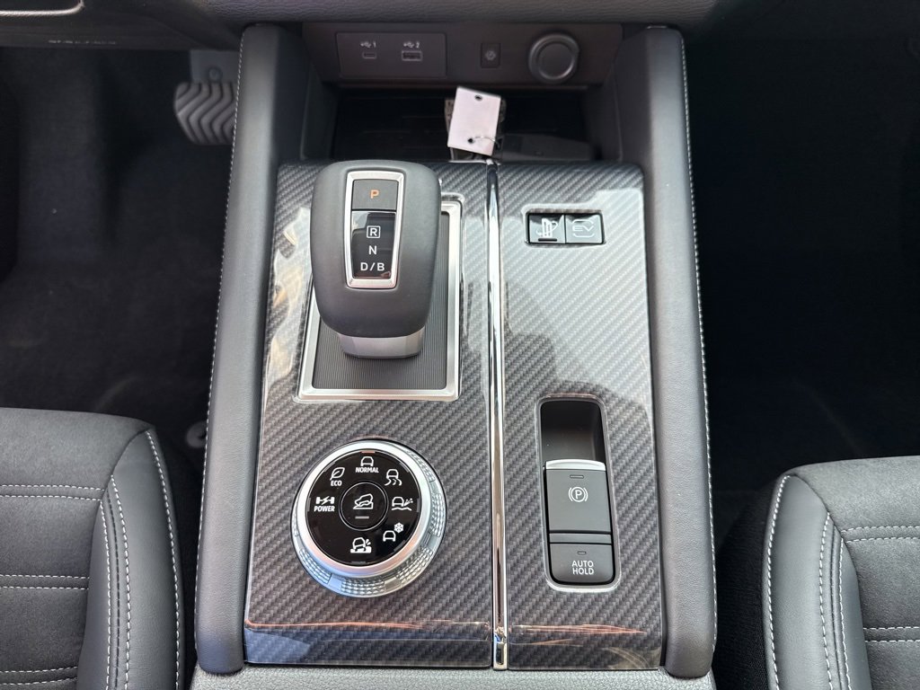 New 2025 Mitsubishi Outlander SE image 32