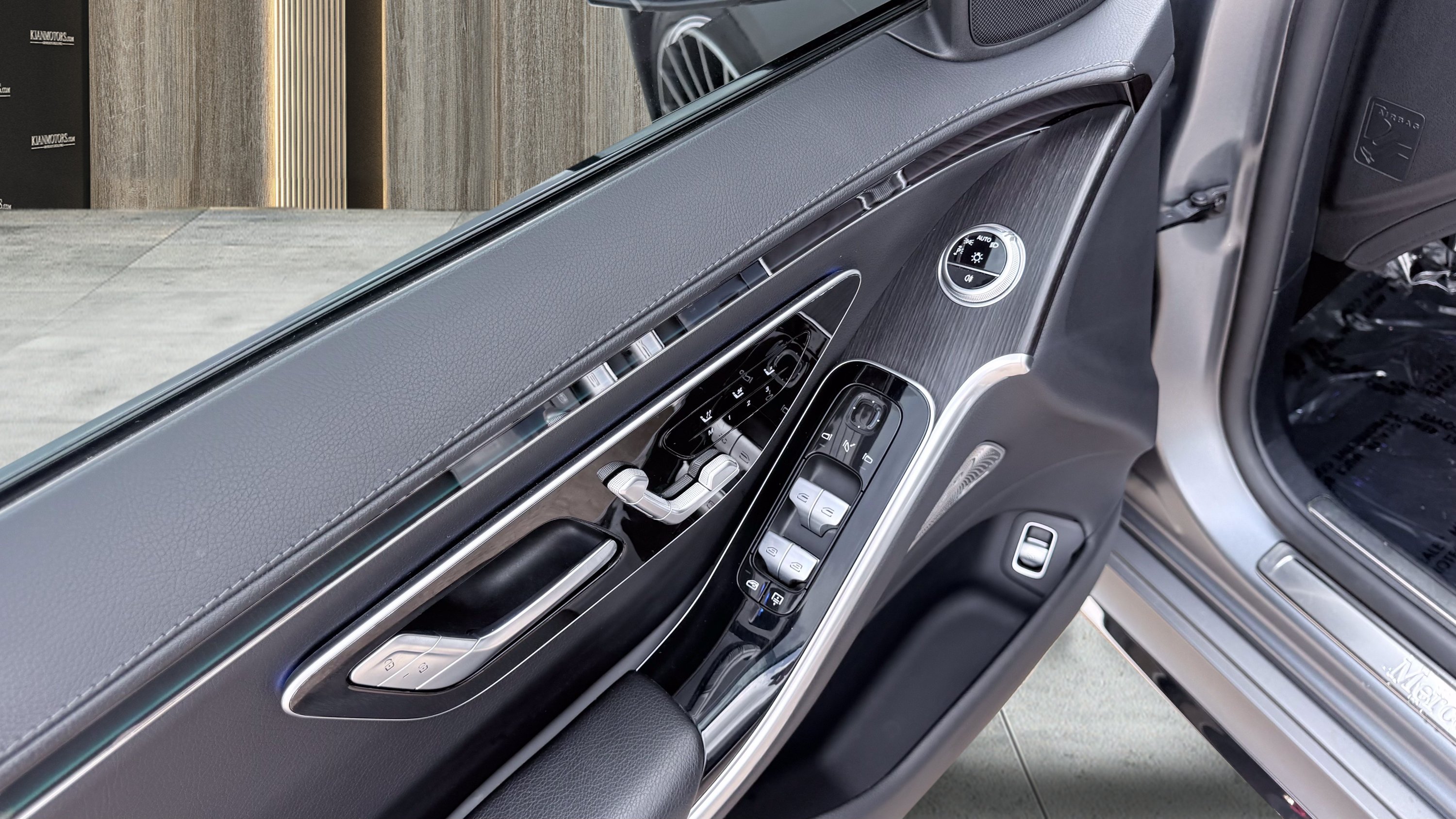 Used 2023 Mercedes-Benz S 500 4MATIC w/ AMG Line image 24