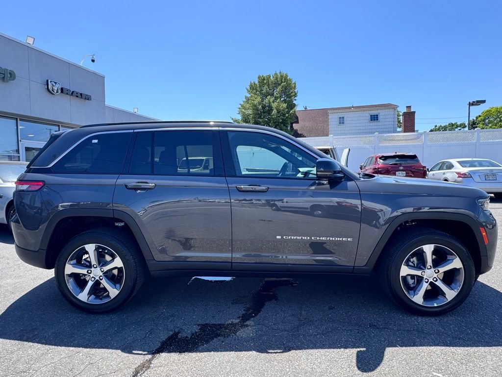 New 2026 Jeep Grand Cherokee Limited AWD/4WD image 8