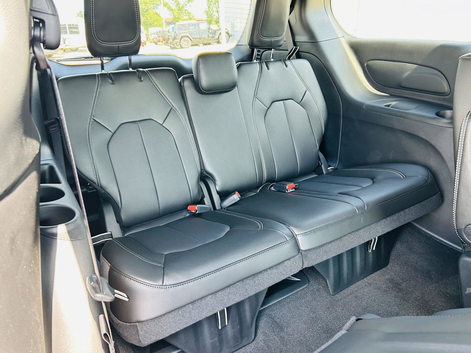 New 2027 Chrysler Pacifica LX FWD image 31