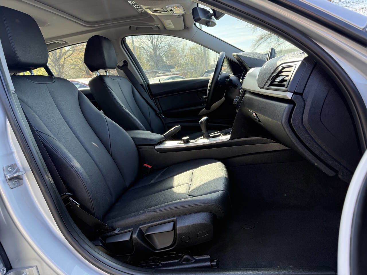 Used 2014 BMW 320i 320i 4dr Sedan image 14