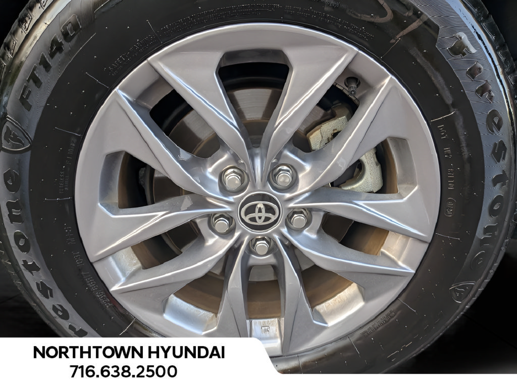 Used 2026 Toyota Sienna XLE FWD image 45
