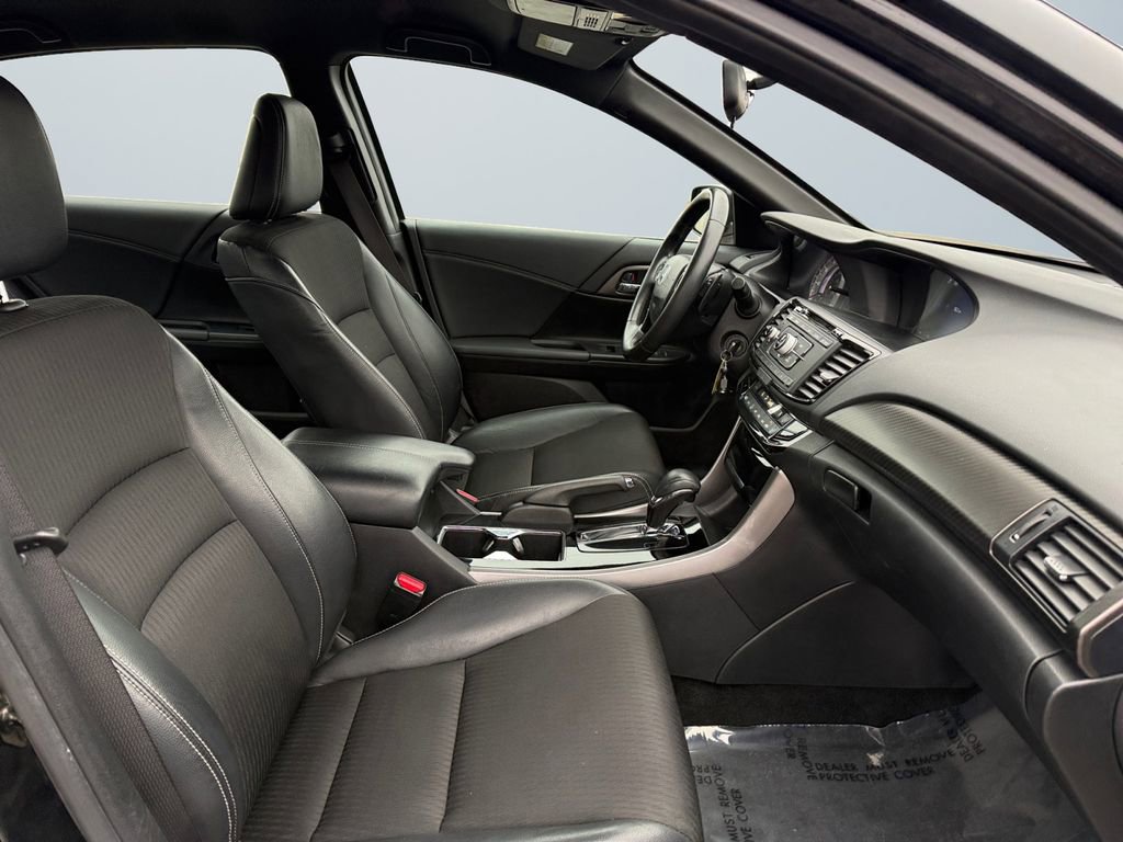 Used 2017 Honda Accord Sport image 15