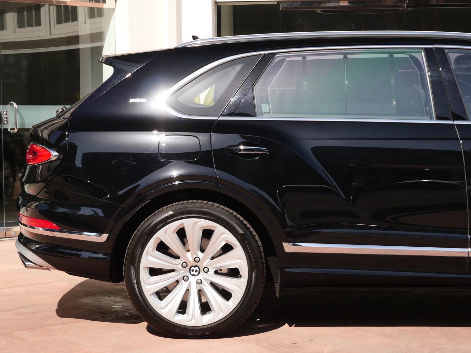 Used 2023 Bentley Bentayga Extended Wheelbase image 8