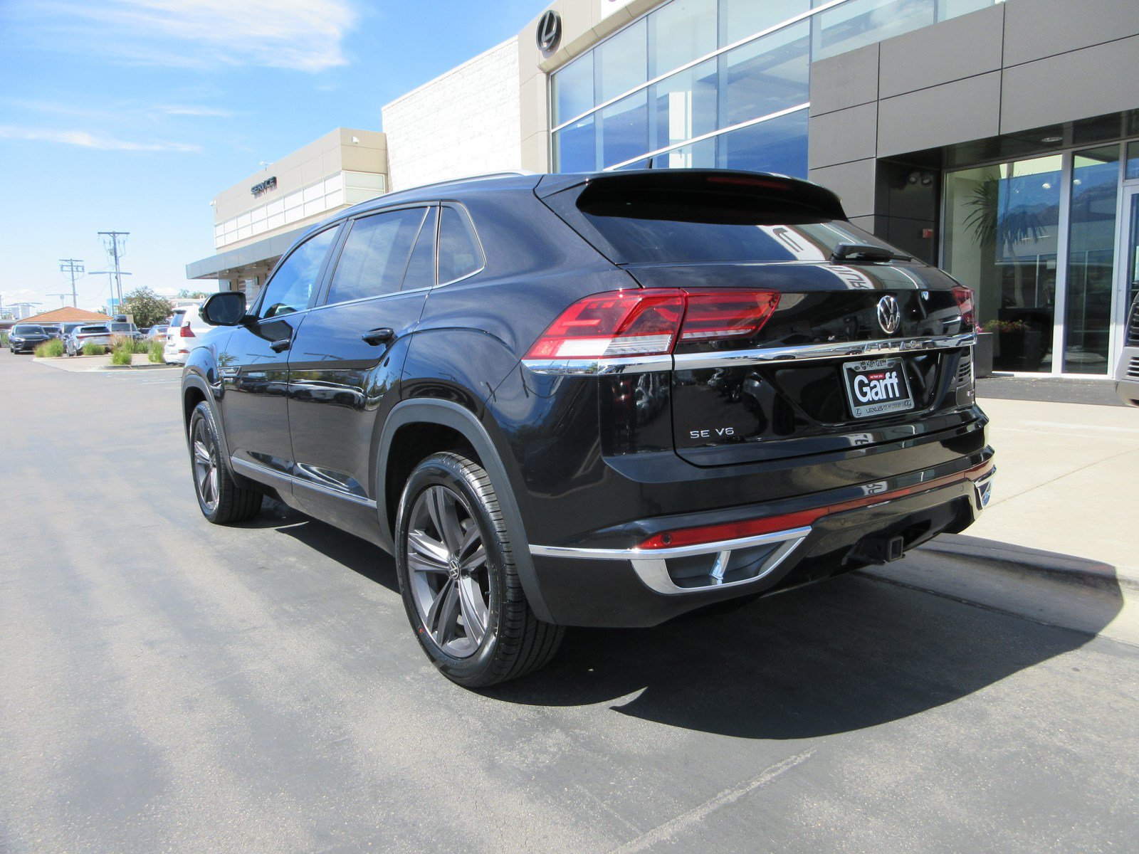 Used 2020 Volkswagen Atlas Cross Sport SE w/ Towing Package AWD/4WD image 7